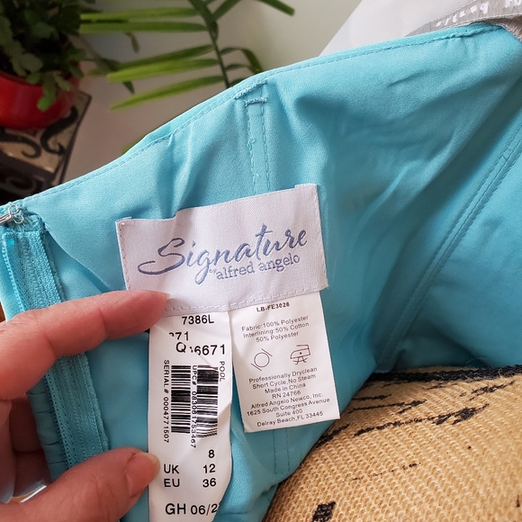 Turquoise Strapless Elegance - Picture 5 of 14